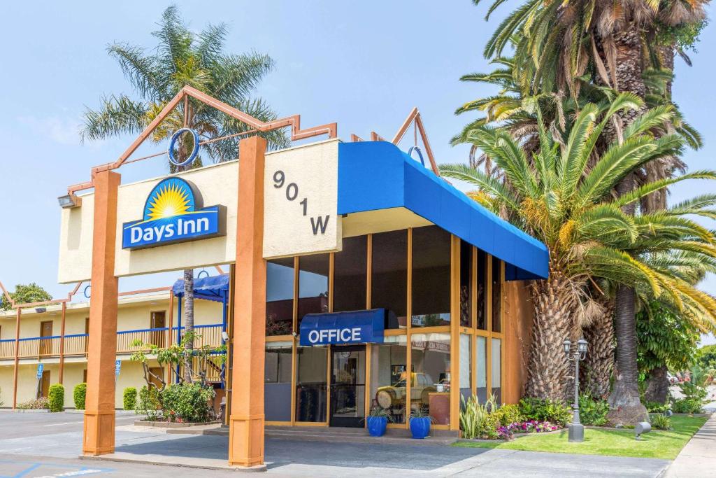 Days Inn by Wyndham Los Angeles LAX/VeniceBch/Marina DelRay Main image